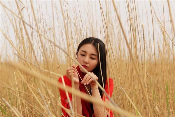 梦见自己穿一件红上衣