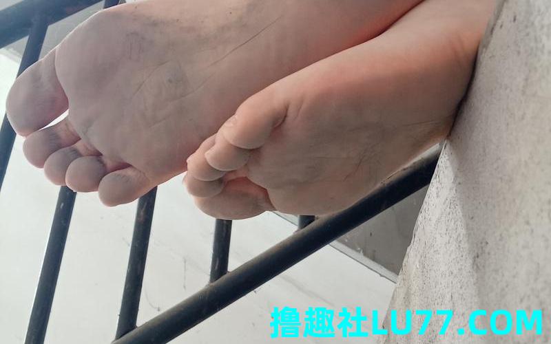 周公解梦梦见光脚