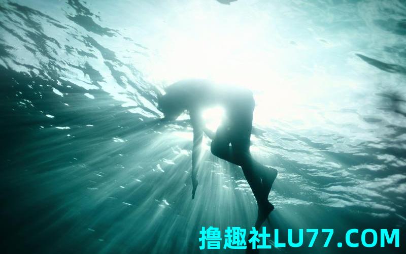 梦见在水里走动