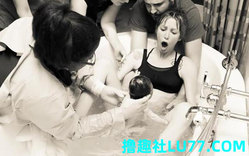 梦见掉入水中分娩