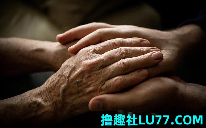 梦见牵老人的手 梦见牵老人的手