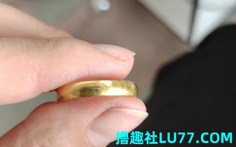 梦见黄金掉色