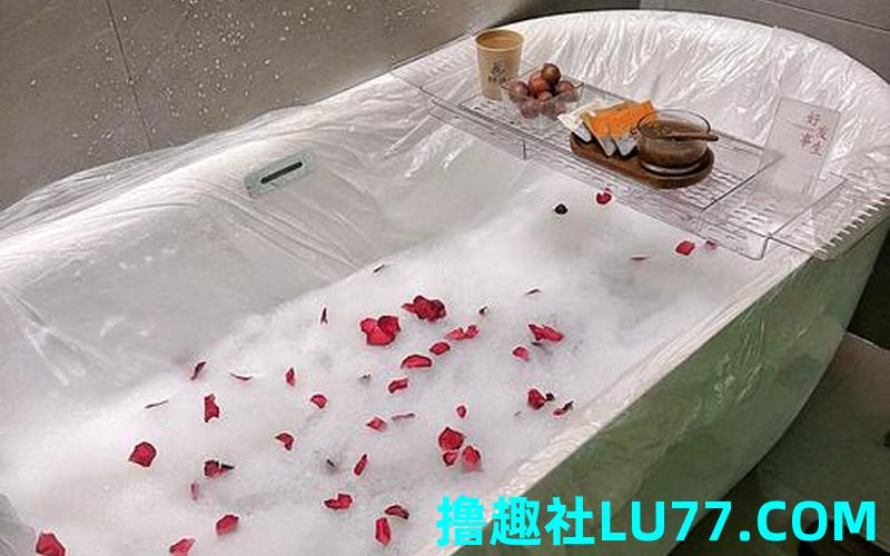 梦见池中泡澡