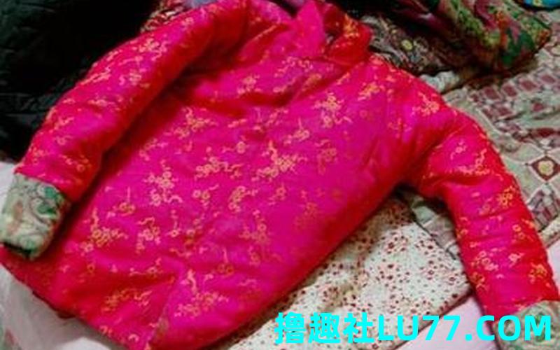 梦见穿着大红衣服