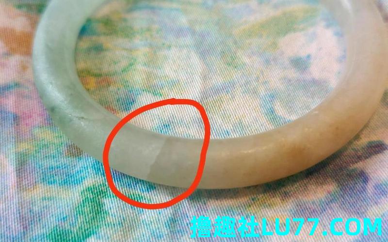 梦见玉手镯有裂纹