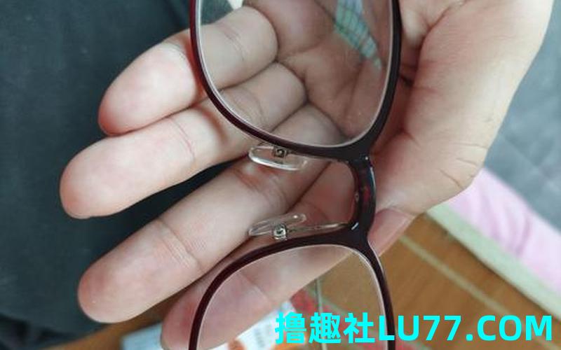 梦见自己的眼镜坏了