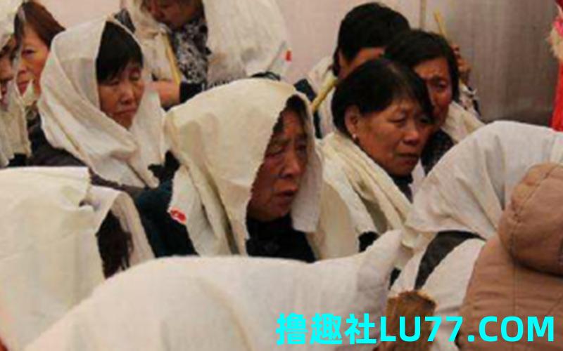 梦见和死去的人坐车