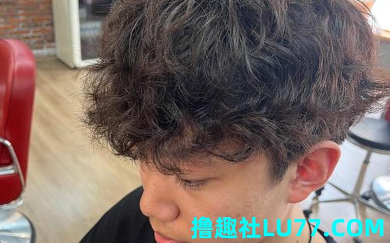 梦见自己烫卷发