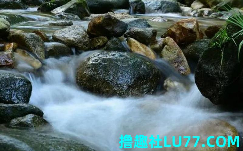 梦见湖水清澈