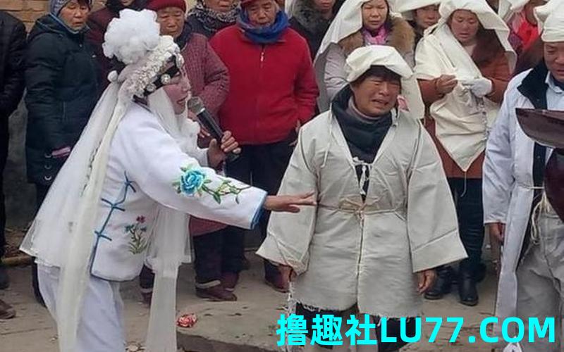 梦见自己在坟前哭