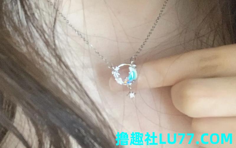 梦见自己带项链