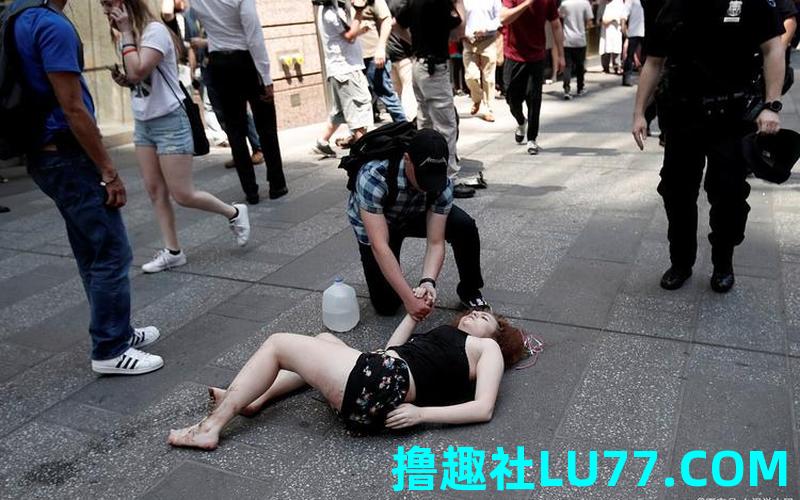 梦见自己殴打多人