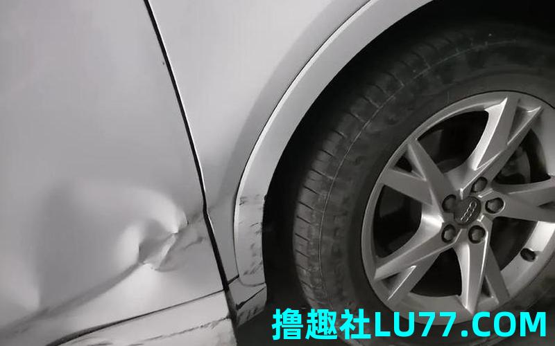 梦见门被撞