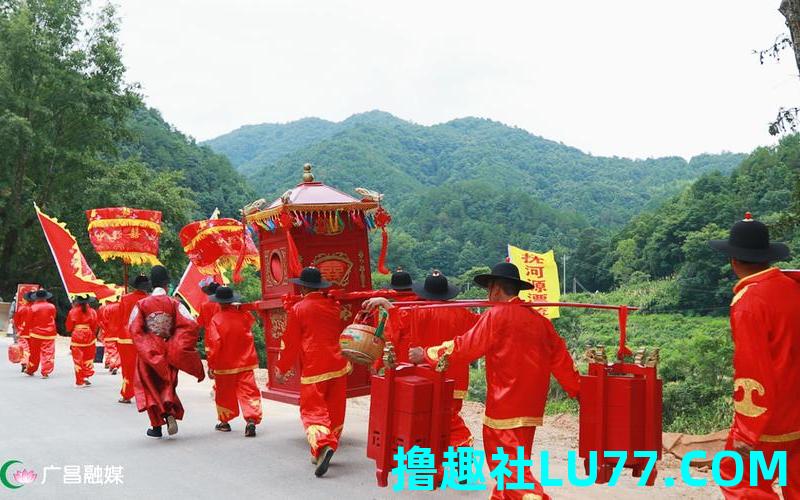 梦见自己坐花轿