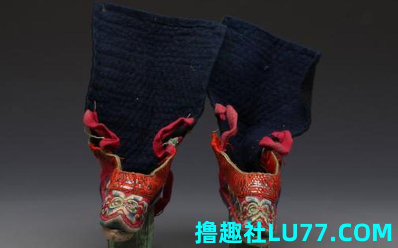 梦见穿裹脚鞋