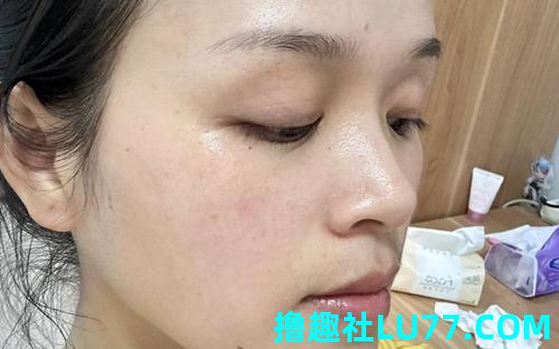 梦见脸上涂油