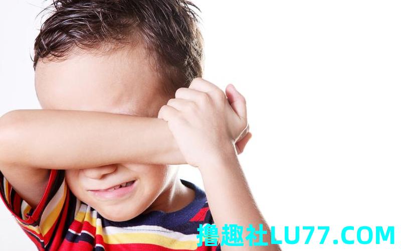 梦见自己抱着哭的男孩