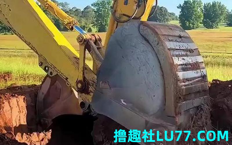 梦见在挖掘机里
