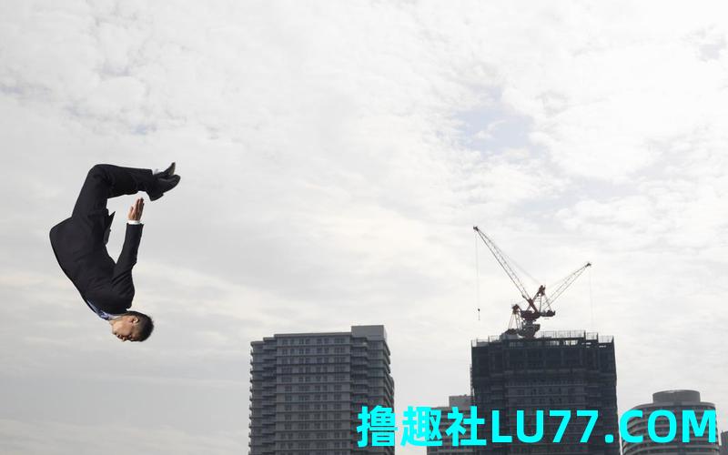 梦见攀登坠落