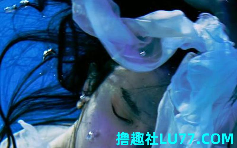 梦见掉入海里