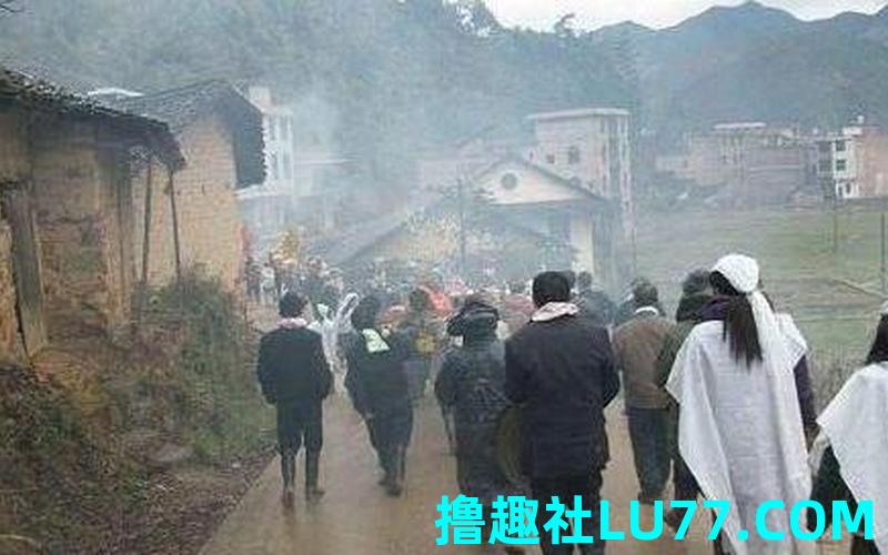 梦见雨打棺