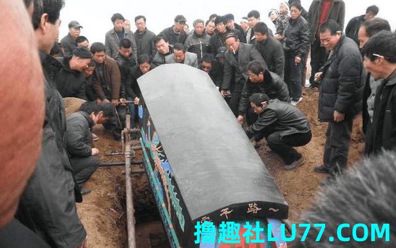 梦见埋棺材埋一半 梦见埋棺材埋一半