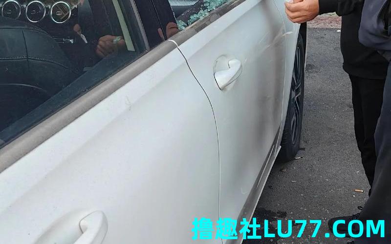 梦见自己的车被砸