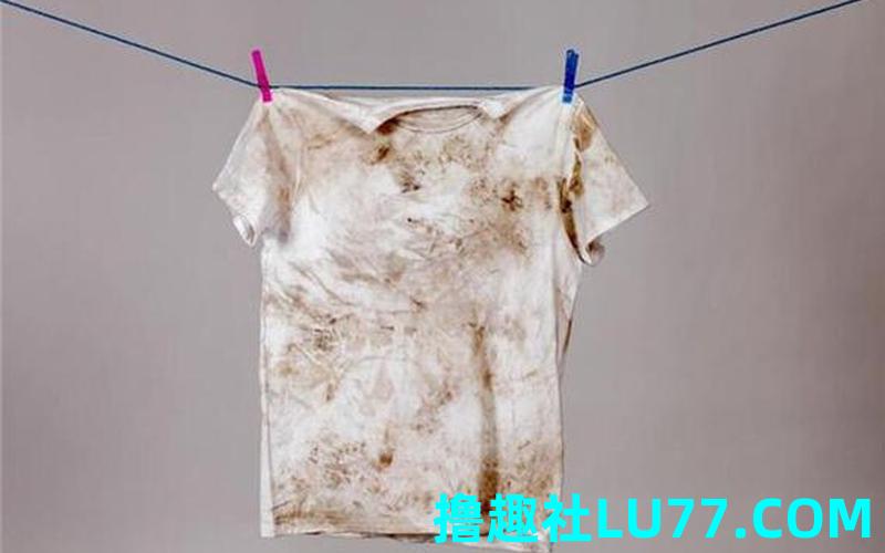 梦见衣服上沾到脏东西 梦见衣服上沾到脏东西