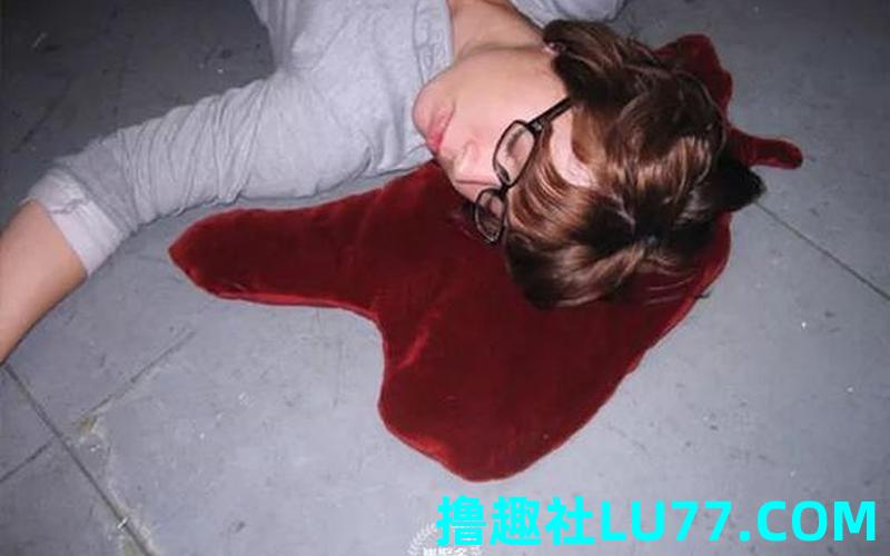 梦见枕头掉则所了