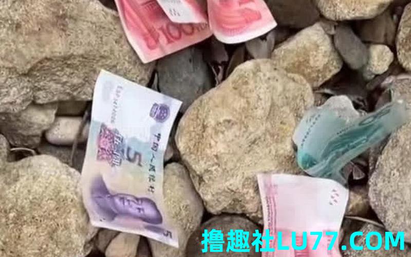 梦见自己在路上捡钱