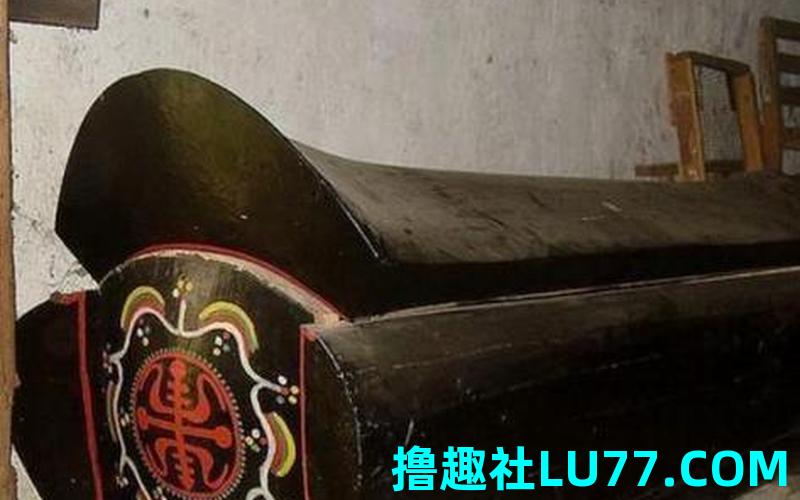 梦见许多死人躺在地上