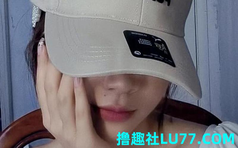 梦见自己戴帽子