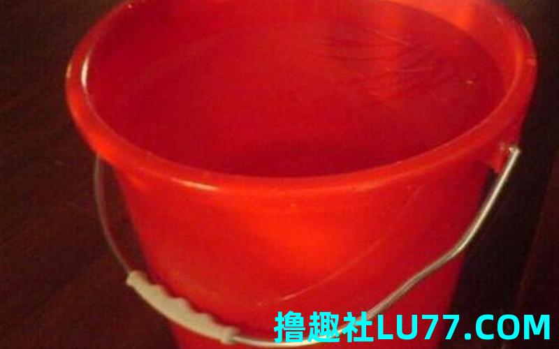 梦见装水