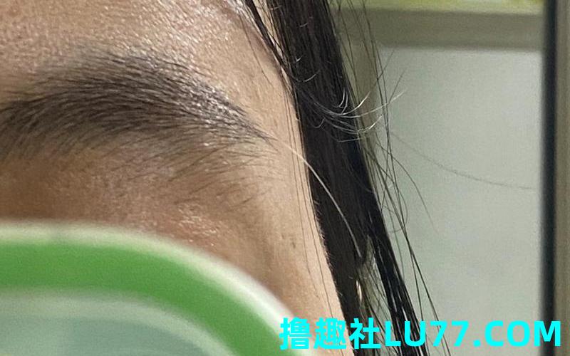 梦见眉毛白毛