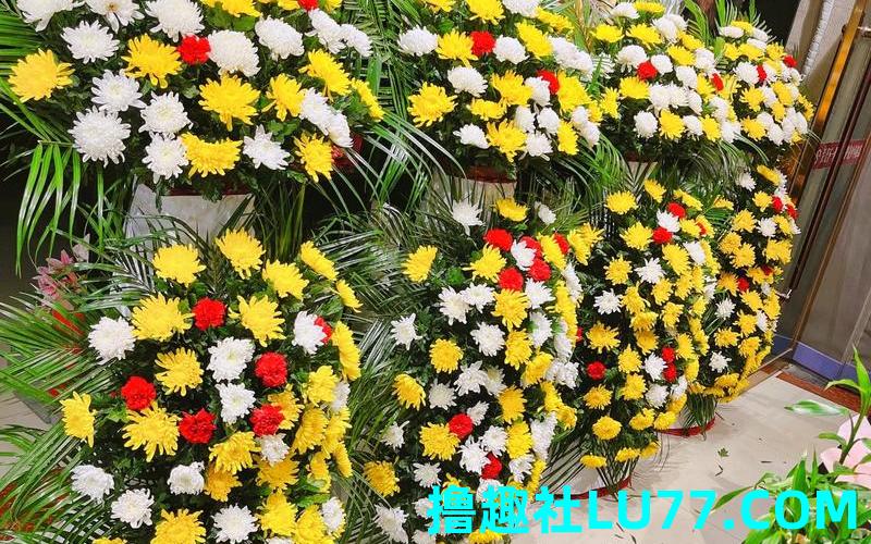 梦见花圈坟墓