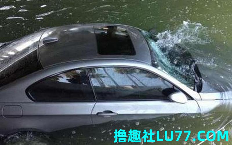 梦见自己坐船掉水里了 梦见自己坐船掉水里了