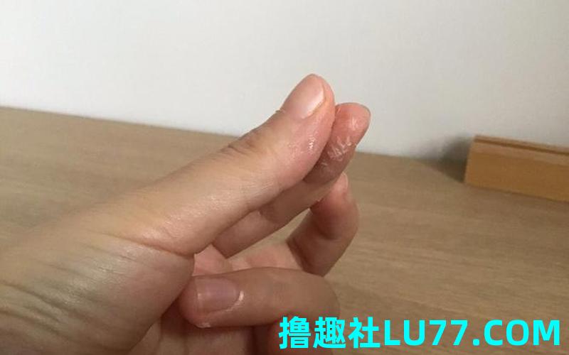 梦见胶水粘手上